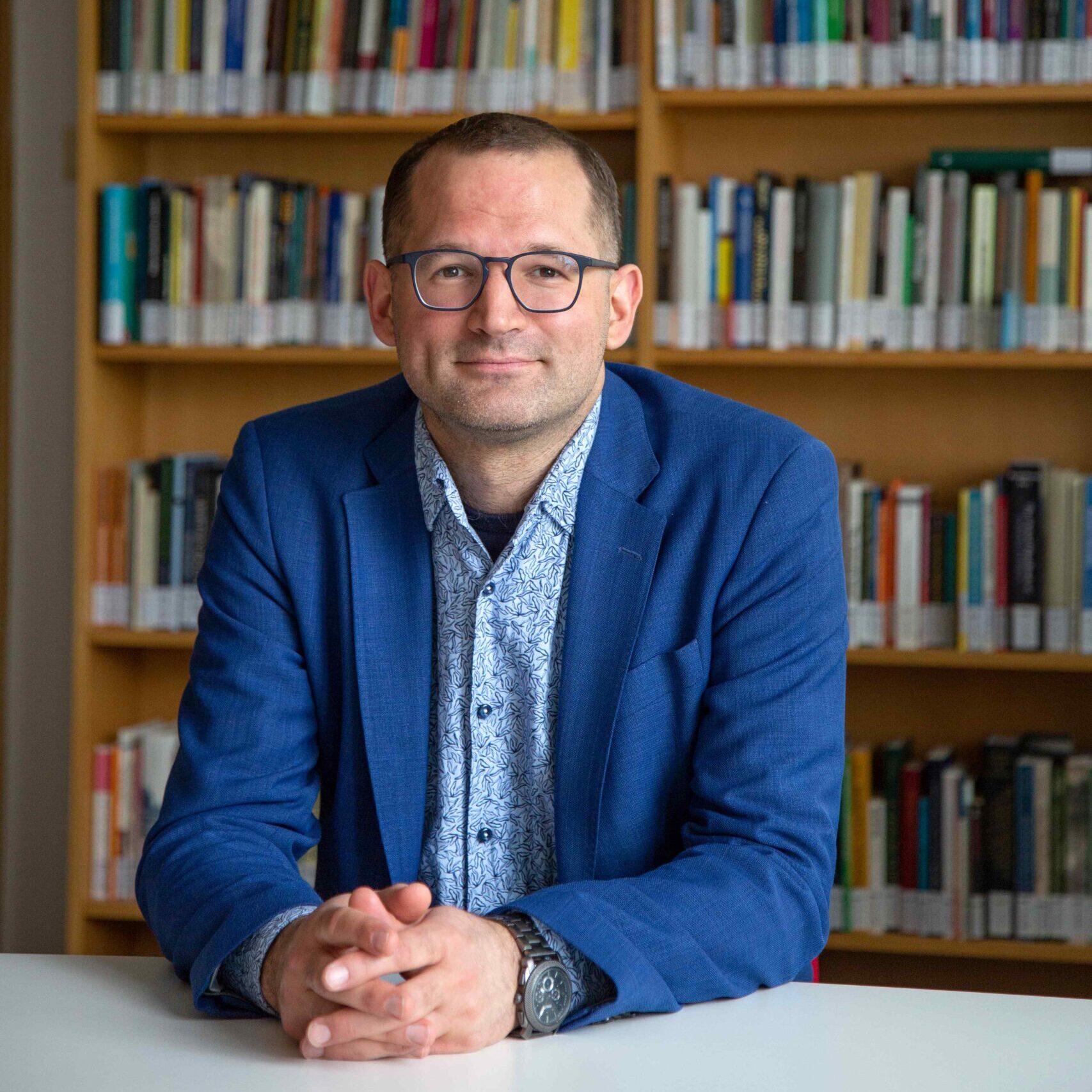 Foto-Porträt von Prof. Dr. Florian Höhne